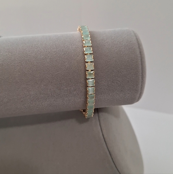 Mint Green Topaz cushion shape diamond cut tennis bracelet - Picture 3 of 10